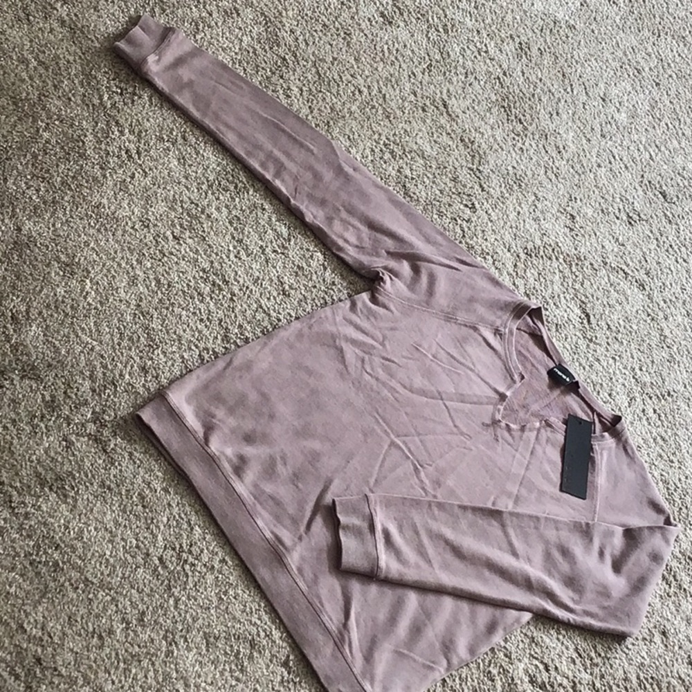 LIGHT WEIGHT V-NECK SWEATSHIRT - MEDIUM NWT